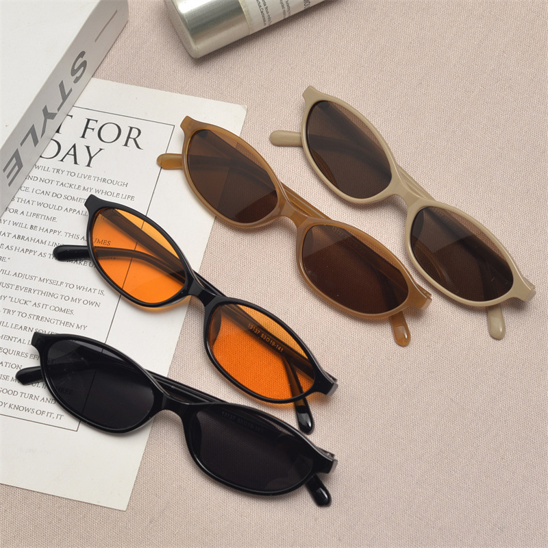 Street Fashion Glasses - 新しいレトロオーバルキャットアイサングラス女性用 Y2k トレンディな小さな狭いサングラス 90 年代デザイナーサングラス UV400