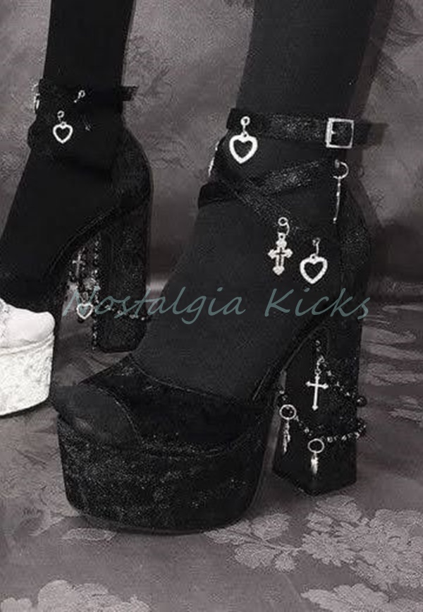Street Fashion Dress - ゴシックブラックベルベットプラットフォームハイヒールサンダルチャンキークロスバックルストラップピープトウパンプスパンクダークファッションレディースシューズ