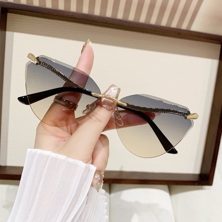 Street Fashion Glasses - 1Pc レディースファッションメガネ新しいスタイルのハイエンド個性スネークレッグフレームレスカットエッジ Y2K 音楽祭トレンディストリートフォトグラ