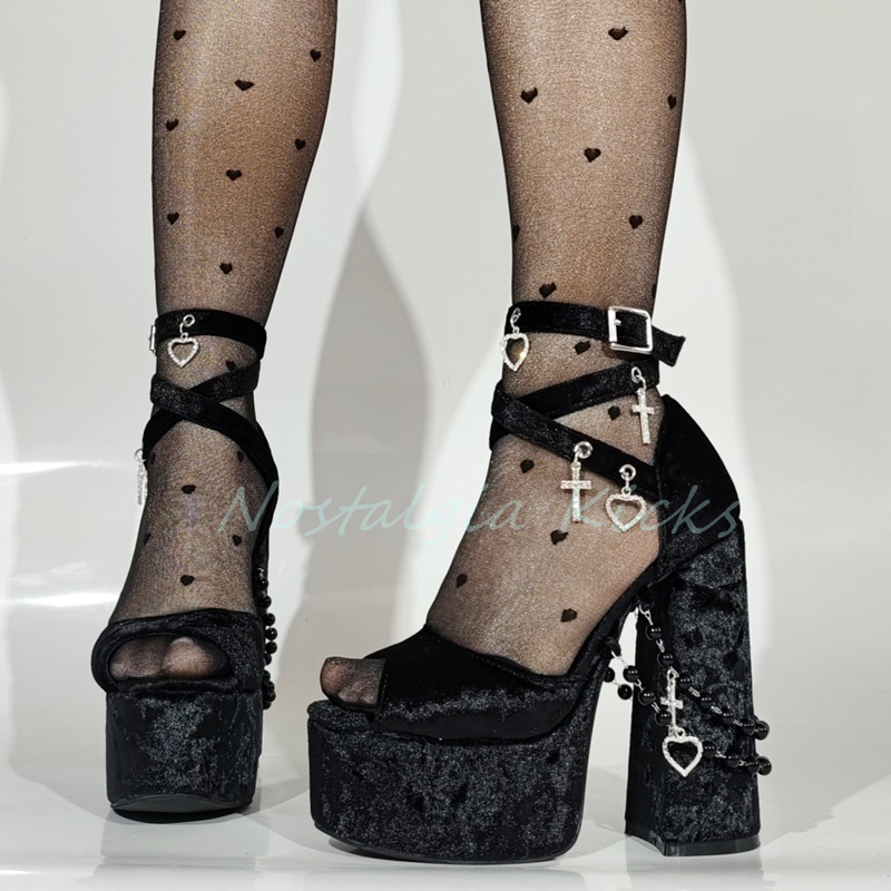 ゴシックブラックベルベットプラットフォームハイヒールサンダル - Street Fashion Dress のレビューと価格