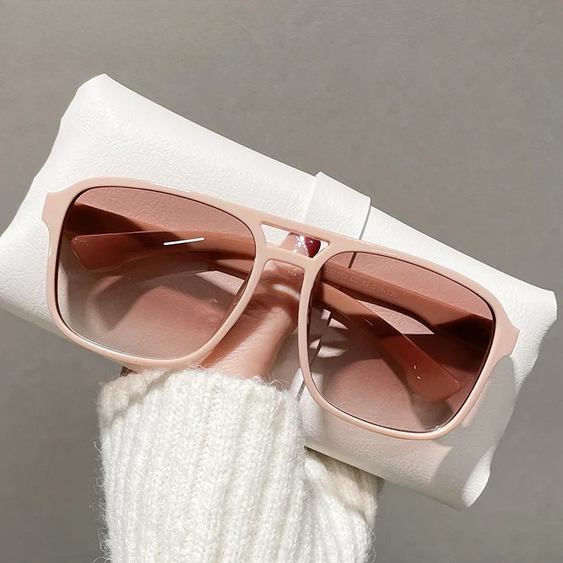 スクエアダブルブリッジサングラス女性レトロシェード UV40 - Street Fashion Glasses のレビューと価格