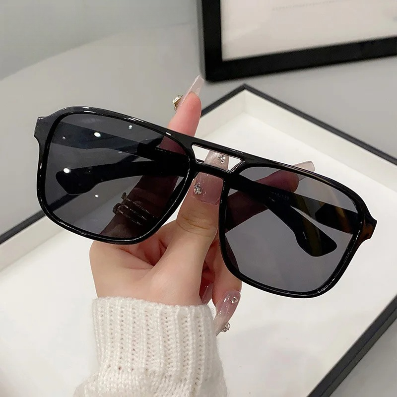 スクエアダブルブリッジサングラス女性レトロシェード UV40 - Street Fashion Glasses のレビューと価格