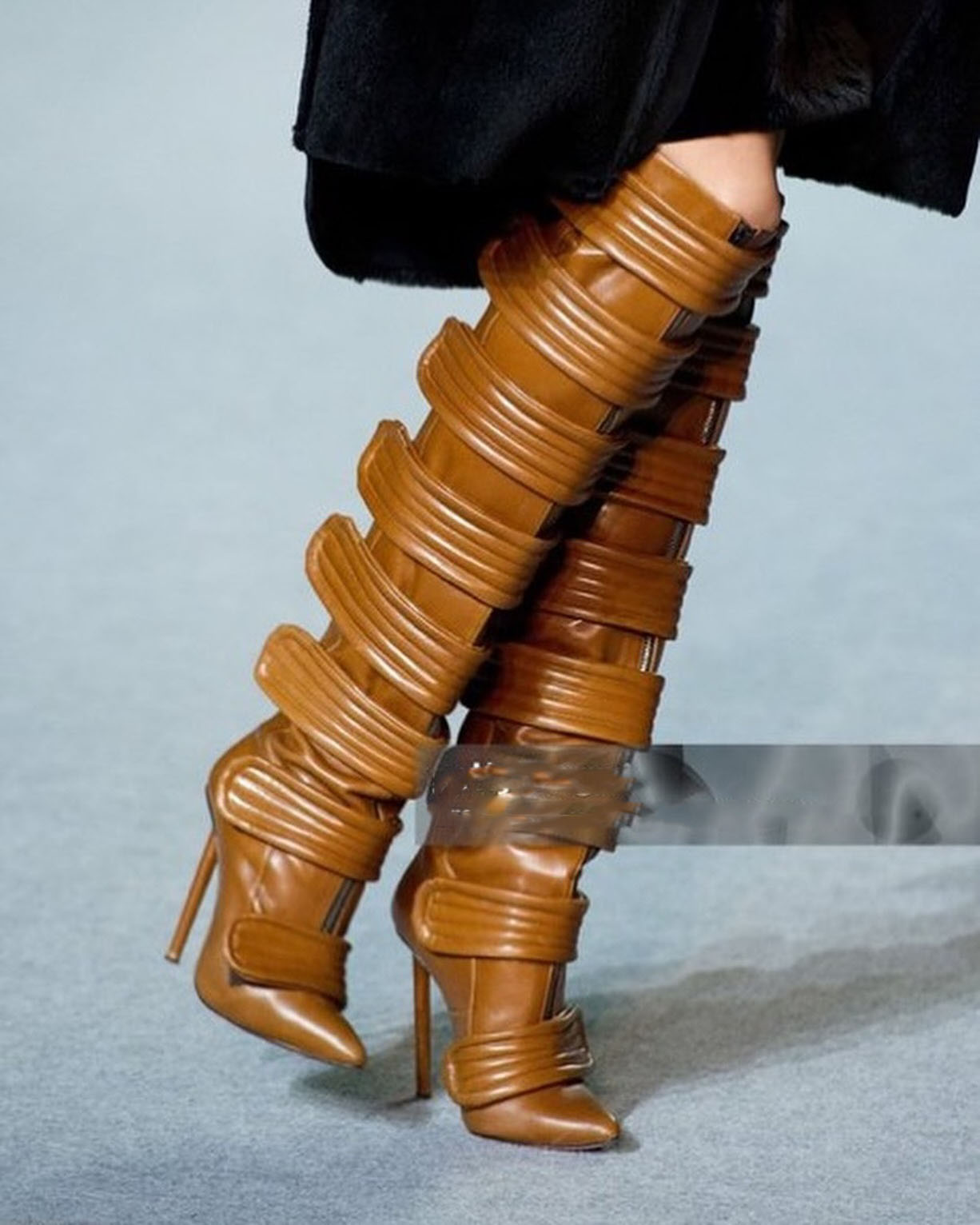 2026 ポインテッドトゥニーハイブーツソリッドフロントジッ - Street Fashion Rome 2026 のレビューと価格
