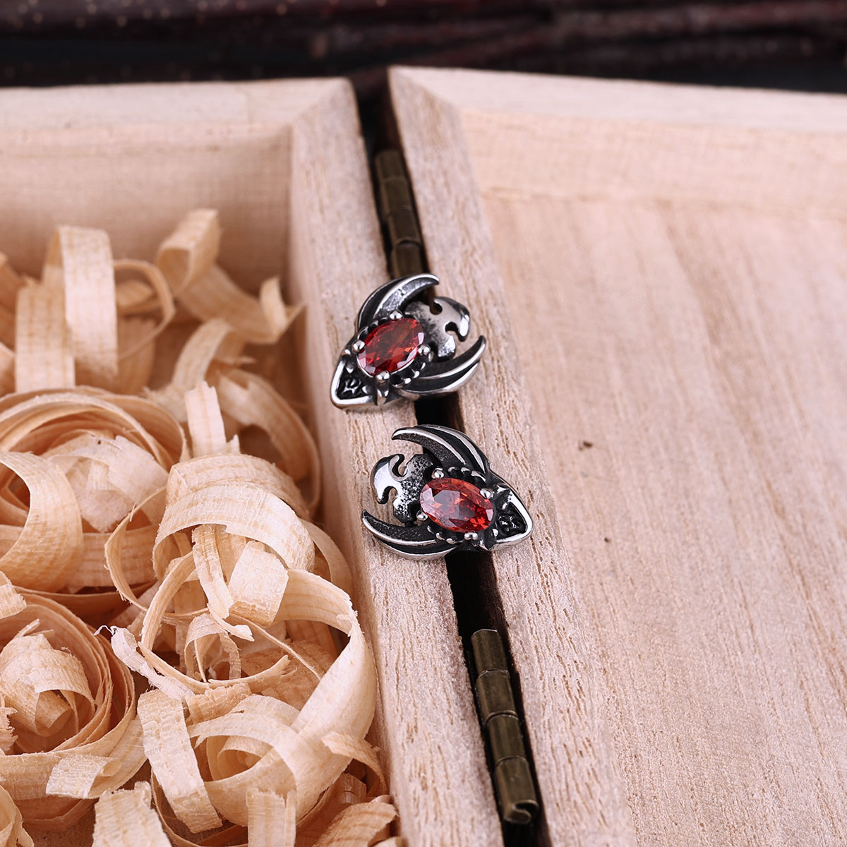 男性と女性のためのパーソナライズされたてんとう虫のイヤリング - Street Fashion Earrings のレビューと価格