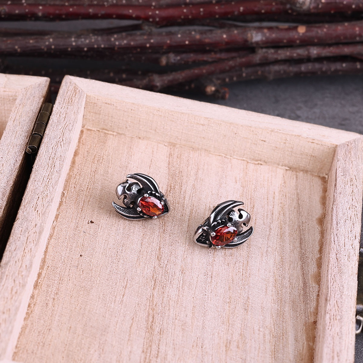 男性と女性のためのパーソナライズされたてんとう虫のイヤリング - Street Fashion Earrings のレビューと価格