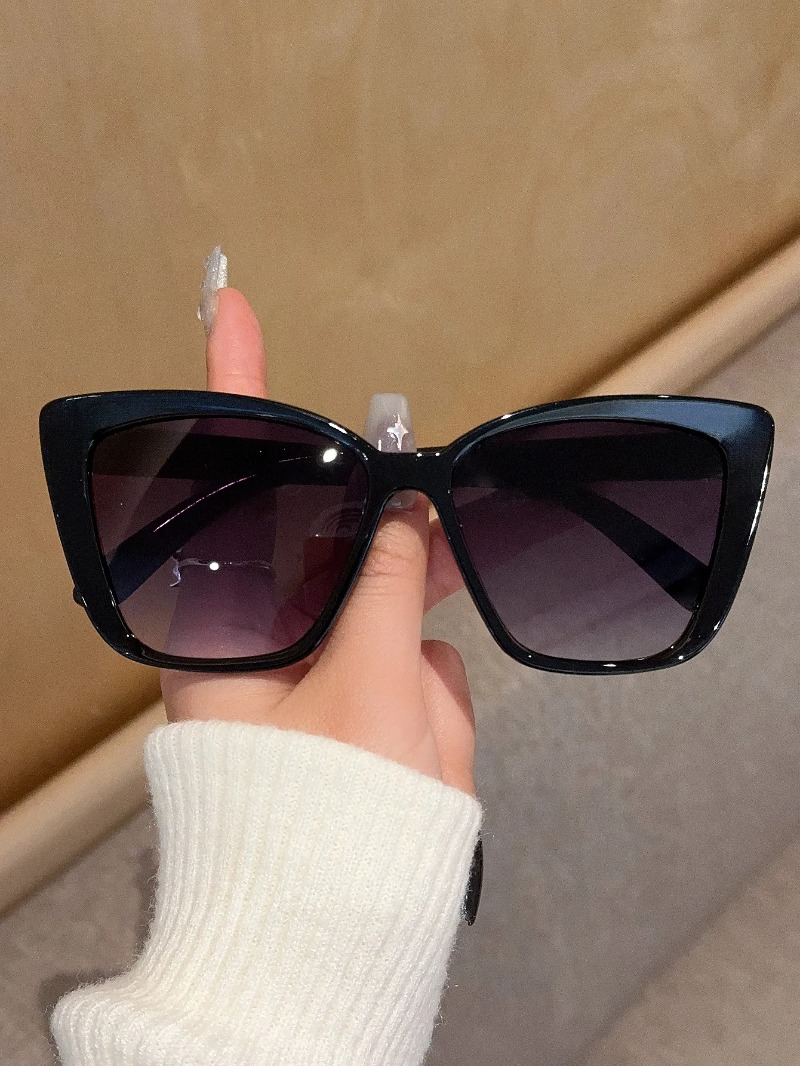 トレンディなキャットアイサングラス女性用レトロスクエアサング - Street Fashion Glasses のレビューと価格