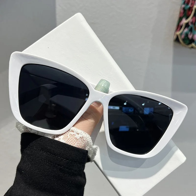 トレンディなキャットアイサングラス女性用レトロスクエアサング - Street Fashion Glasses のレビューと価格