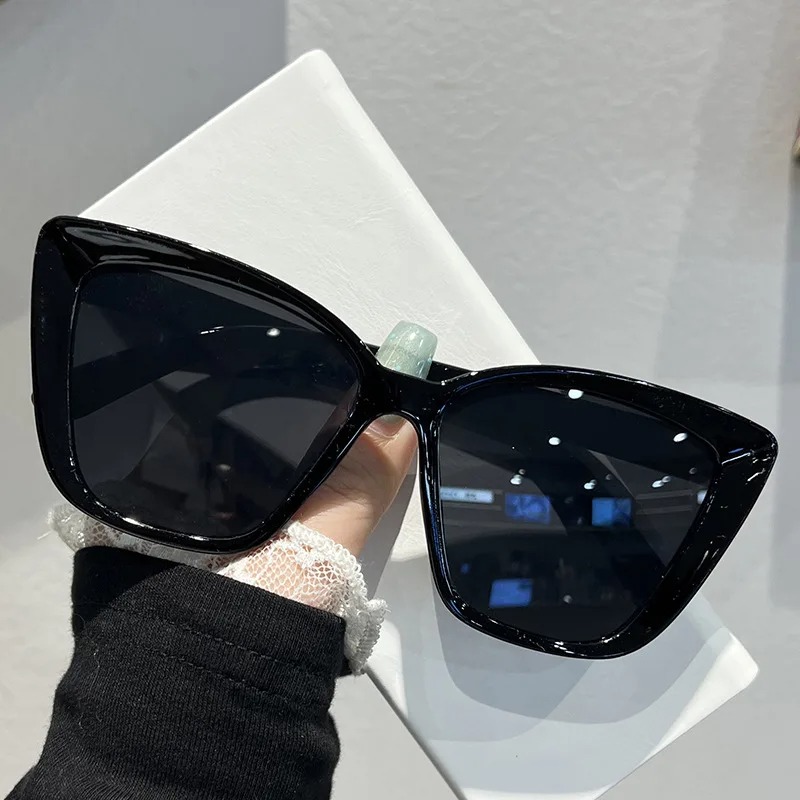 トレンディなキャットアイサングラス女性用レトロスクエアサング - Street Fashion Glasses のレビューと価格